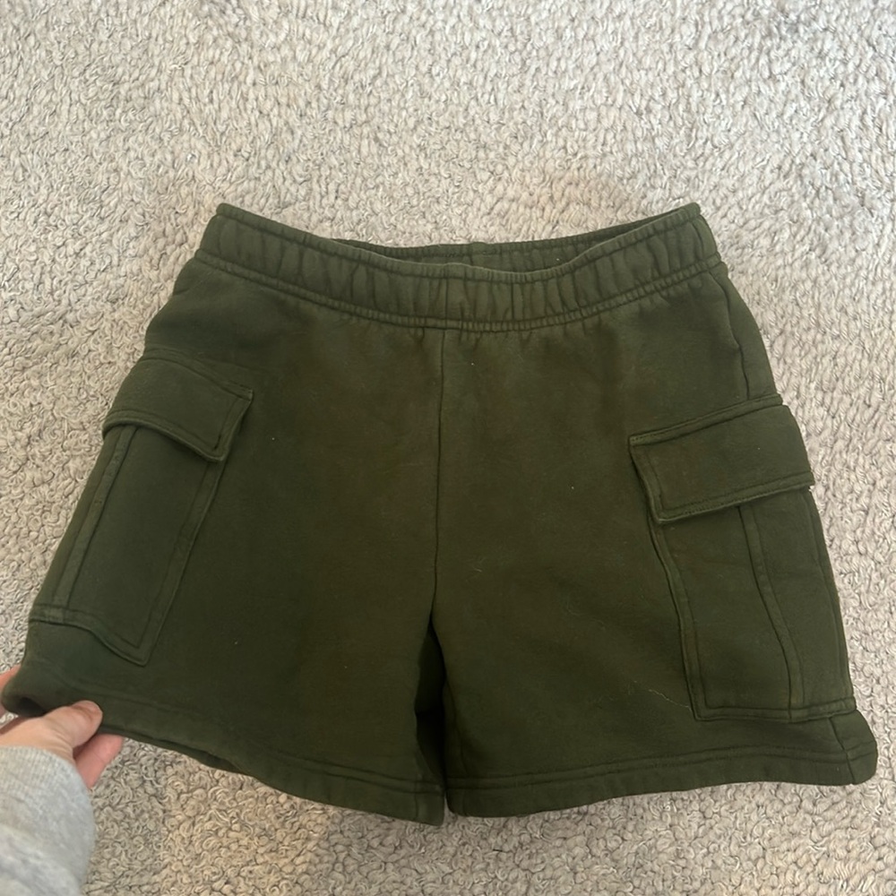 Aritzia TNA cozy sweat fleece cargo shorts